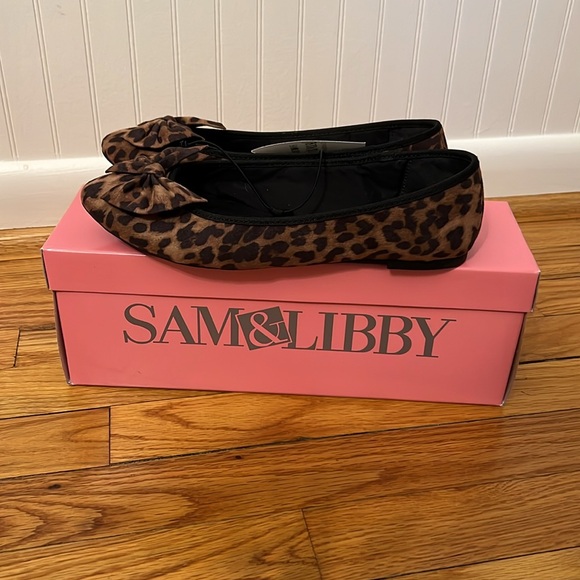 Sam & Libby Women's Leopard Print Flats - 8 - Picture 2 of 3